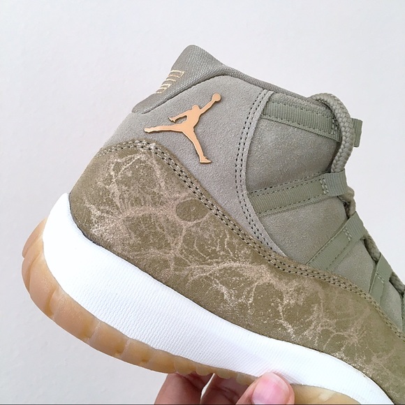 Women’s Nike Air Jordan 11 Retro - Picture 6 of 7